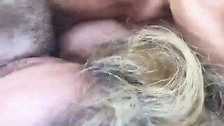 Arabada kadina gotunden Kadin zorlaniyor