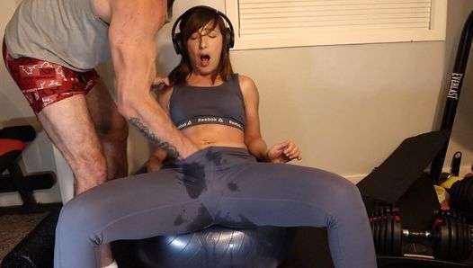 He made me SQUIRT in my Yoga Pants During My Workout (INSANE ORGASM)