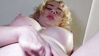 Pussy licking instructions. JOI