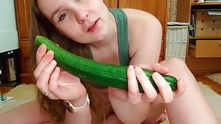 Cumming on random items pt.4 : Cucumber