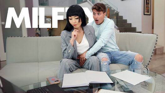 My Remorseful Stepmom Lets Me Touch Her Muff Because She Forgot About My Birthday – MYLF