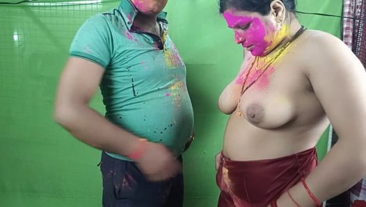 On the day of Holi, Pooja Bhabhi called her neighbor’s brother-in-law and had a great fuck after applying gulal.