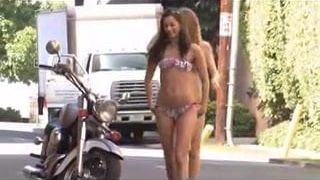 Amateurs Public bikini pulled off