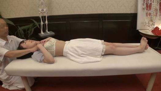 A Popular Magazine Model Massaged In The Clinic 3