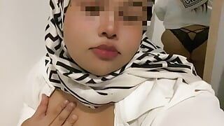 Hijabi girl blow dildo
