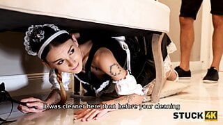 STUCK4K. Guy can’t overcome basic instinct when seeing stuck girlfriend