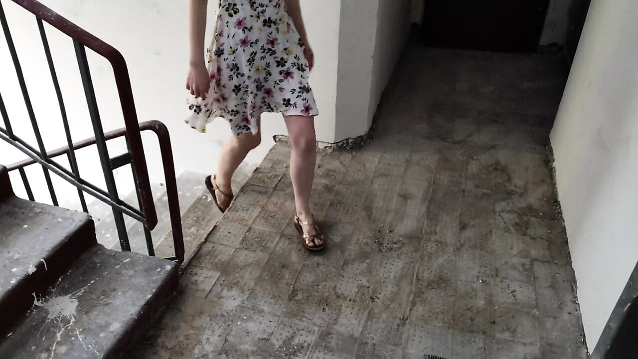 A slender beauty got a dick in the entrance