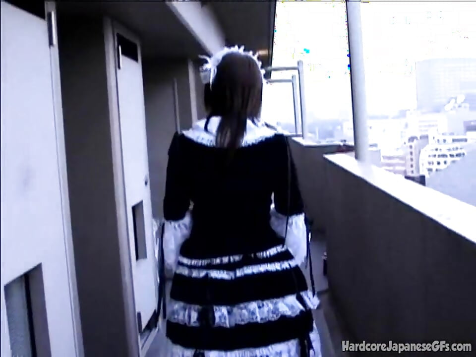 Asian maid pleasured in hotel room