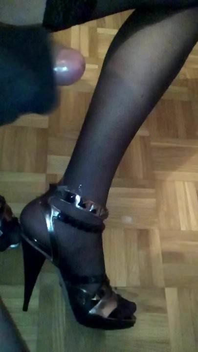Cum on heels