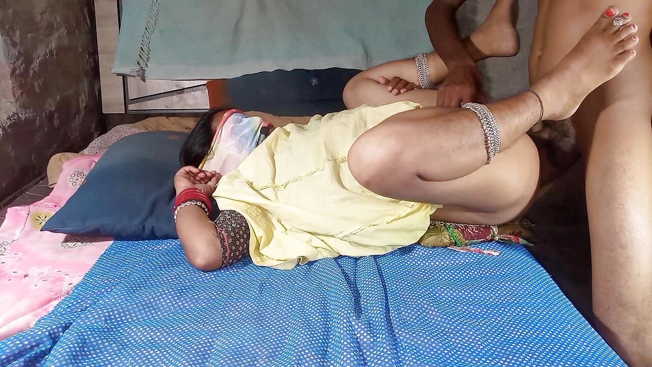 Dhire se daliye, virgin hu’ – Desi high school girl 18+ talking dirty in hindi and losing her anal virginity