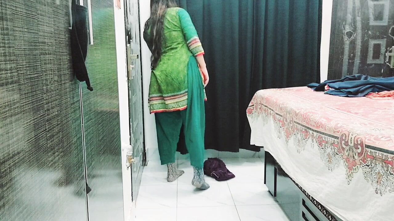 Dick Flash To Real Maid, Very Hot, Pakistani Sexy Maid