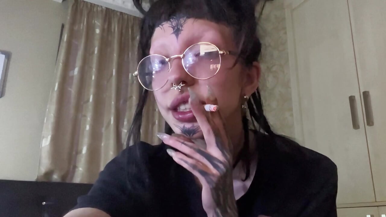 hippie girl loves to fuck herself in all holes