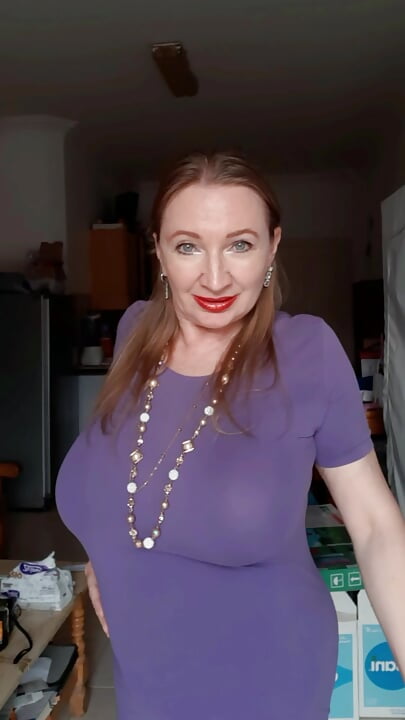 Huge Boobs GILF Maria’s Colorful Quick-Change: A Dancing and Tits Bouncing Delight