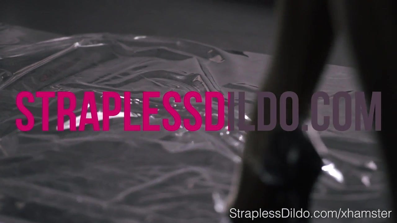 Maria Pie in Latex Strapon Cums