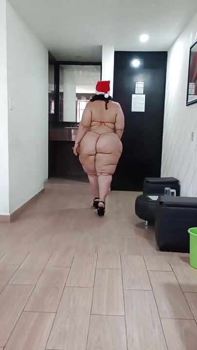 Merry Christmas and a Happy New Year 2023 and may I suck my pussy this year