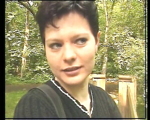 Milf im Wald augfgerissen und mit ins Hotel genommen