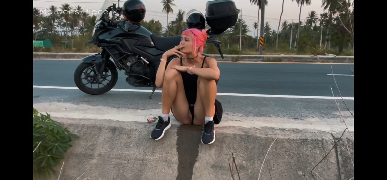 Motorbike girlfriend peeing on the roadside