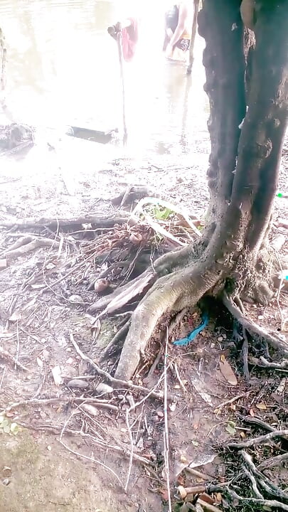 Naibroat bhabhi cjance his dress side the pond.