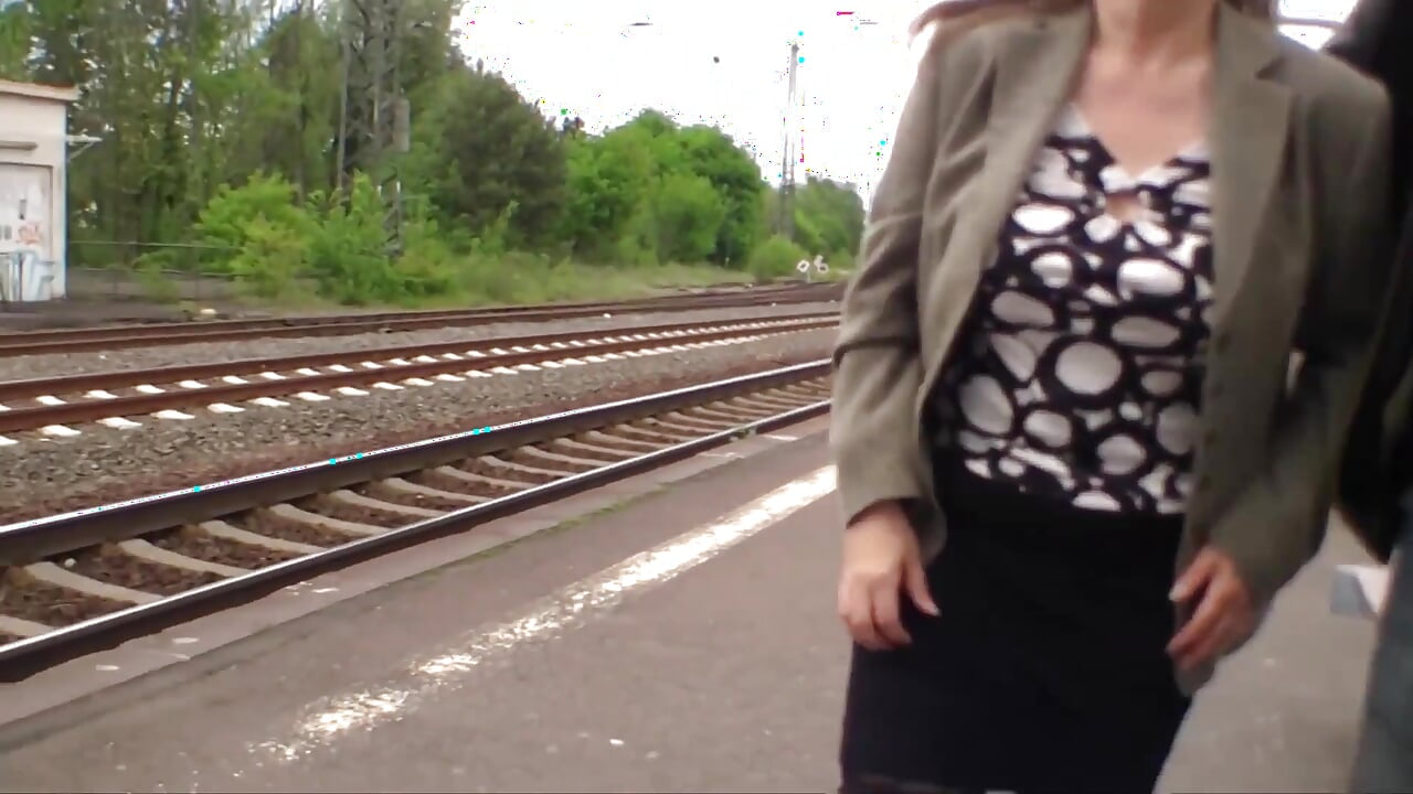 Picked up a mature woman is pleasing guy’s cock