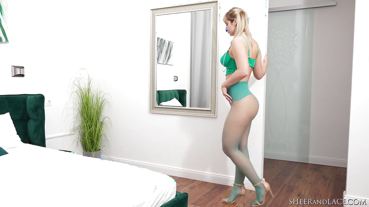 Sharon White Busty Blonde Cougar Ripped Tights Dildo Fuck