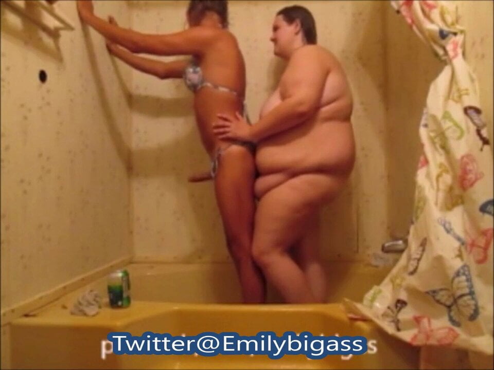 Wife Gets Bred By Hot Sissy In The Shower – Deep Creampie