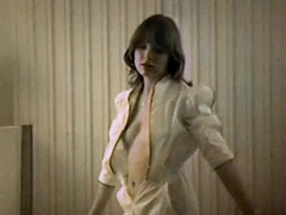 WISHING – amateur 80’s hairy girl striptease dance