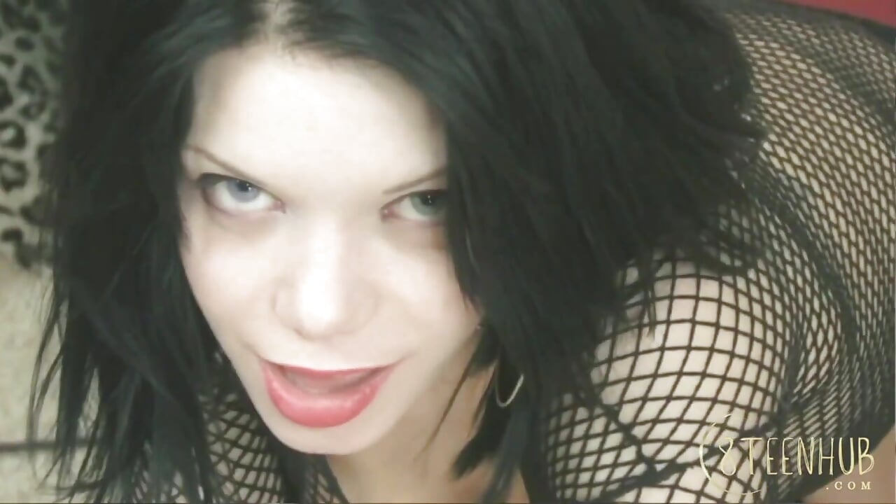 8teenhub – Roxie Gets All Dressed up for Her Electric Cock