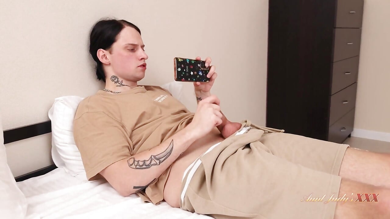 AuntJudysXXX – 55yo Mature Stepmom Lori Catches Emo Stepson Masturbating