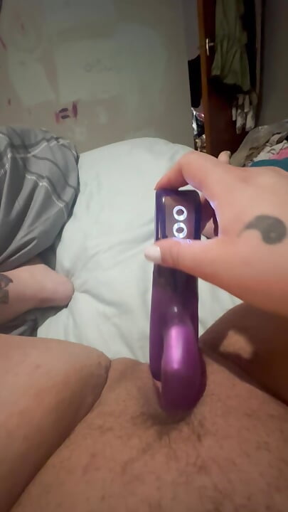 Bbw masturbates with purple dildo until cumming