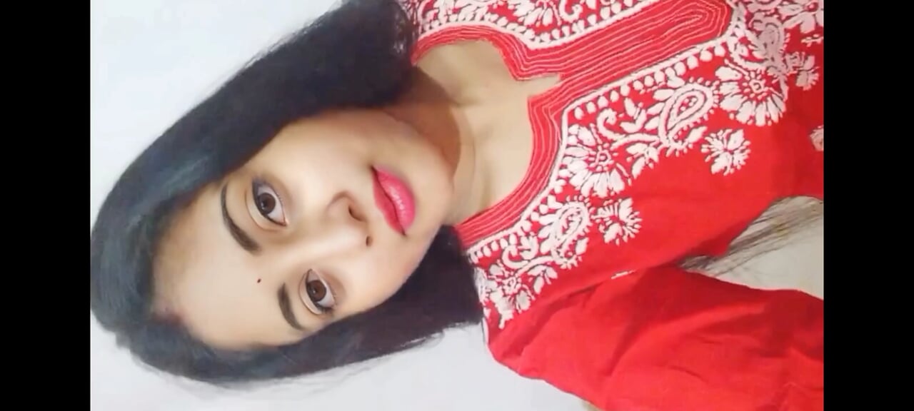 Desi Girl Siya ne Banana🍌 se Chut ki grmi shant ki