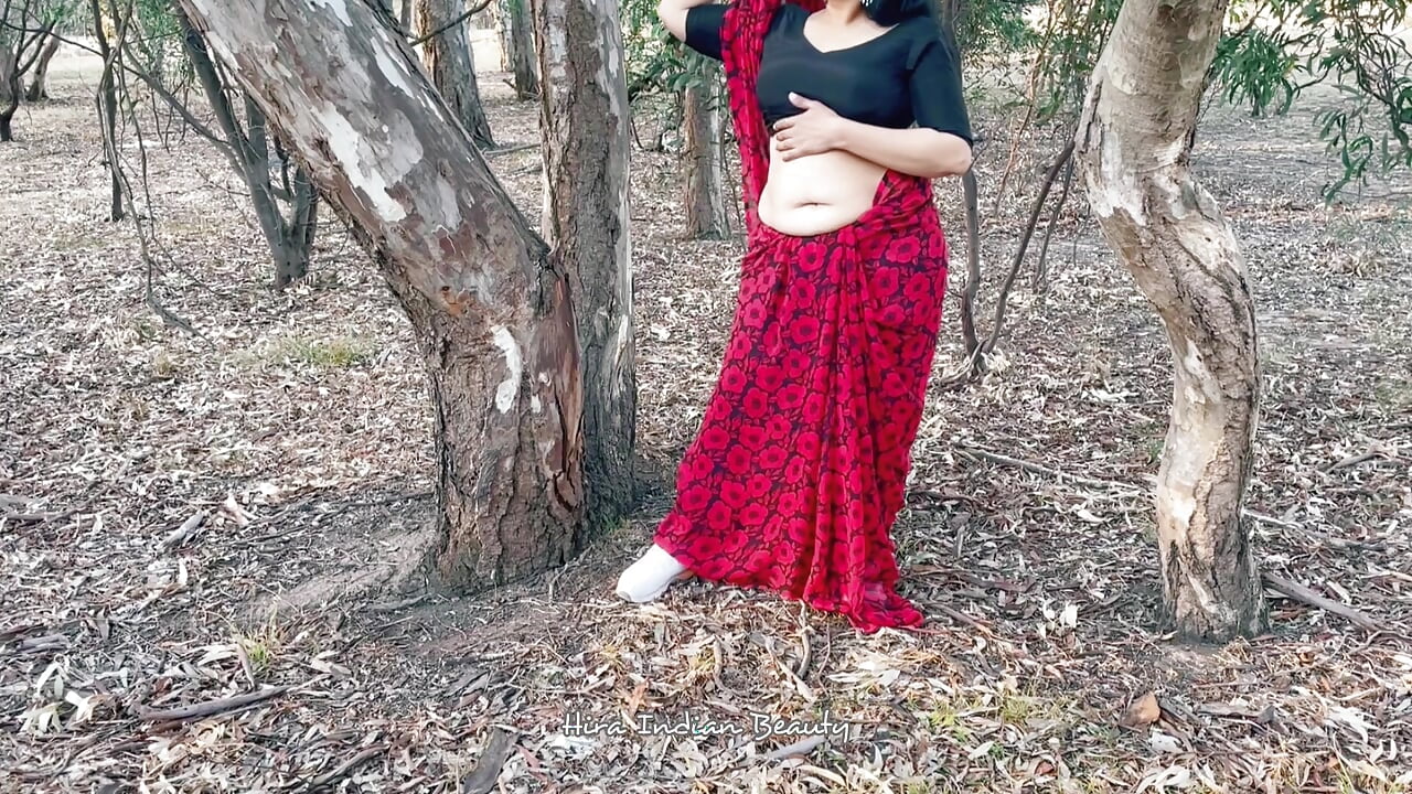 Horny Indian Housewife Cheating with Friend – Giving Deep Throat in Outdoor – Saree Sex