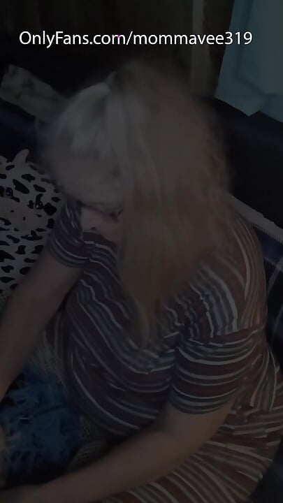 Hot Mature Plays with Her Pussy!