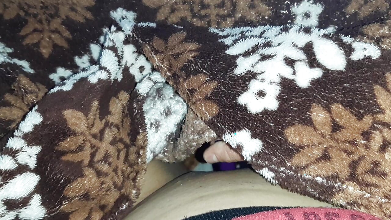 I masturbated with a vibrator under the covers at night so no one would hear – Lesbian-candys