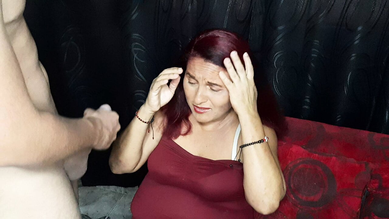 I surprise my stepmom with my cock, she loves to suck it