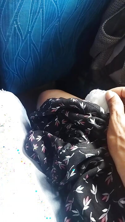 Kella akka bass yana gamn pusi mirikuwa. Enjoyment inside the bus…