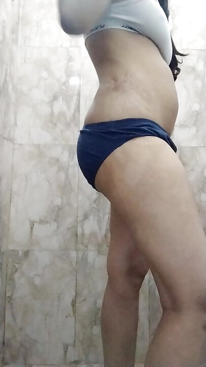 Let’s play the game bhai ne behn ke sath kheli game harne par dena hoga kuch bhi behn ko harne par convince kiya kapre u