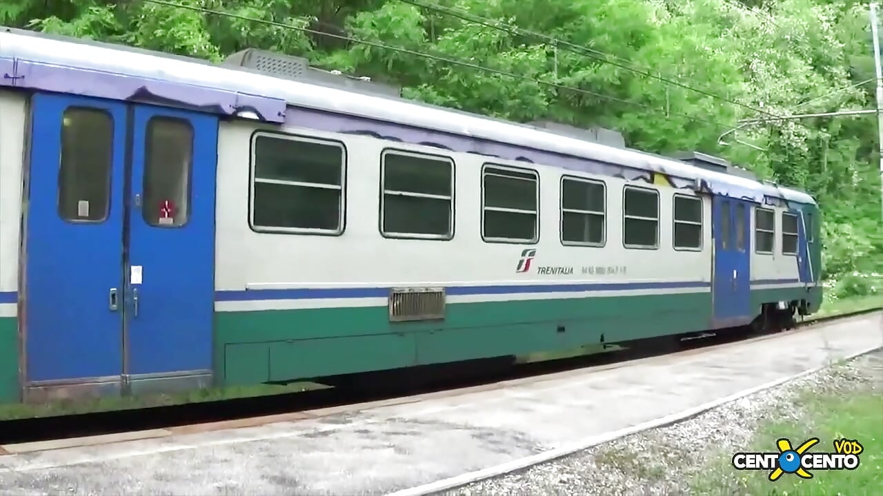 Problems with erection? Doctor Roberta Farnese will take care of it (Italian full movie)