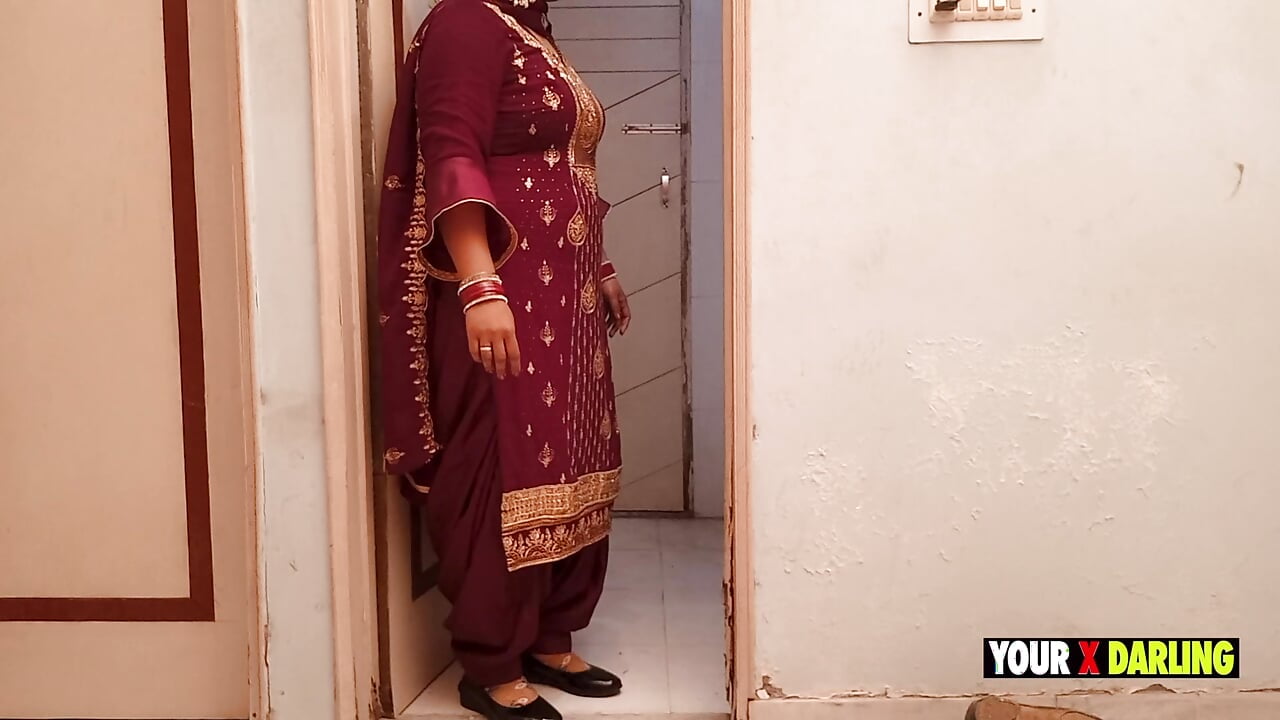Punjabi bhabhi wants bihari’s dick in her pussy when he is pissing in the bathroom