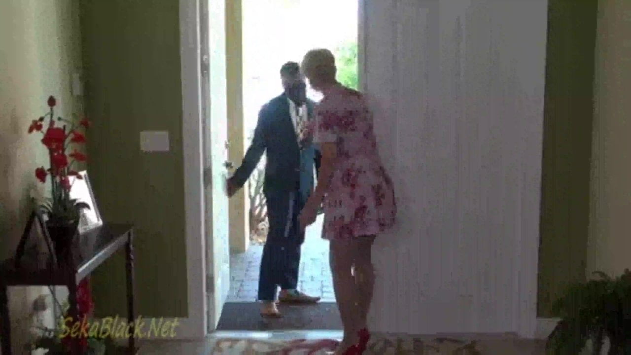 Seka’s Interracial House Sale – RealMilfDates.com