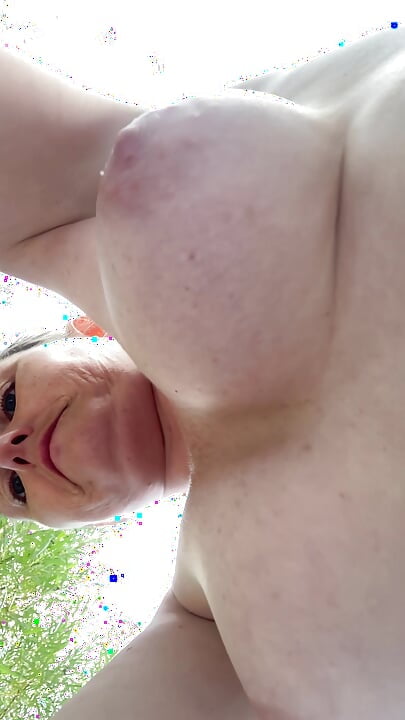 Shaking and bouncing my tits as I do naked DIY outdoors in my very overlooked garden! One of the armpit lovers too