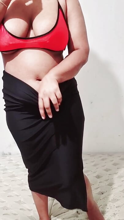 Sri Lankan Sexy Girl Undressing Changing Cloths and Fingering Pussy