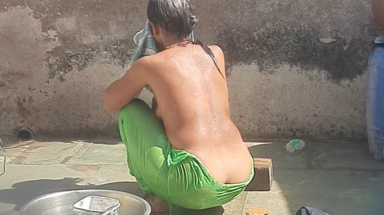 The stepbrother saw his older stepsister bathing in the open bathroom