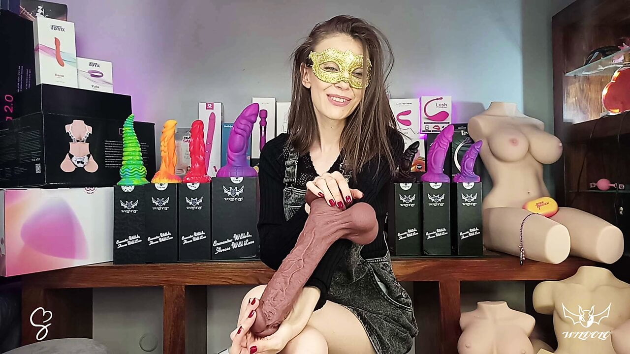 Unboxing – 8 Fantasy Dildo from Wildolo