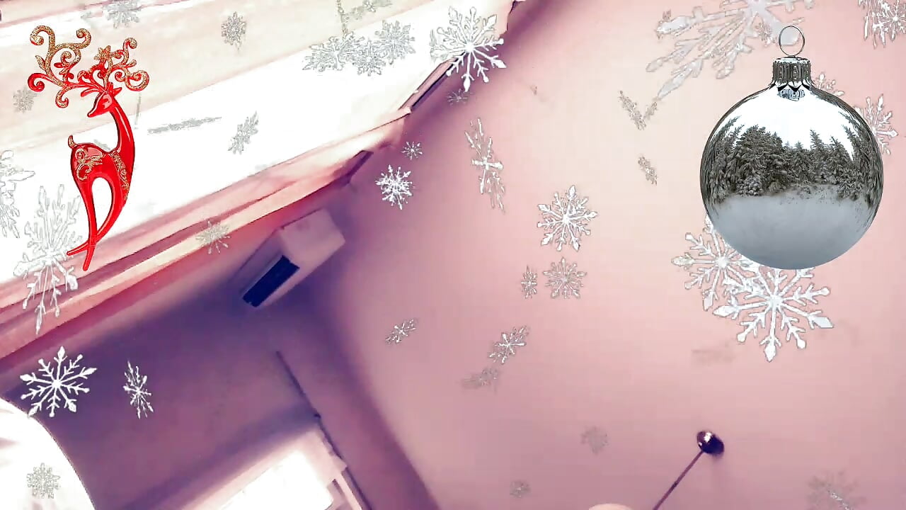 Showing my tits while my boyfriend is out